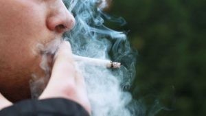 Leeds-publican-bans-smoking-in-beer-garden-to-get-ahead_wrbm_large-300x169 أهم أسباب الإصابة بمرض السرطان وطرق الوقاية منه